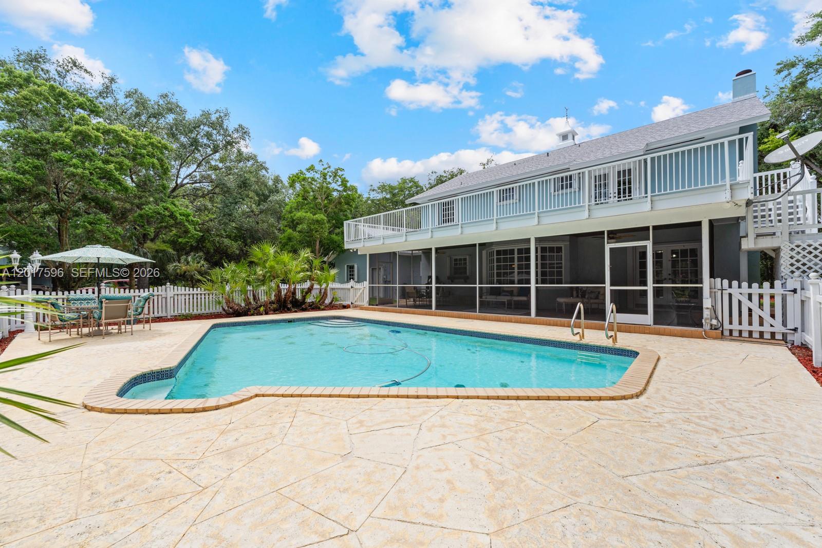REDLANDS - Residential