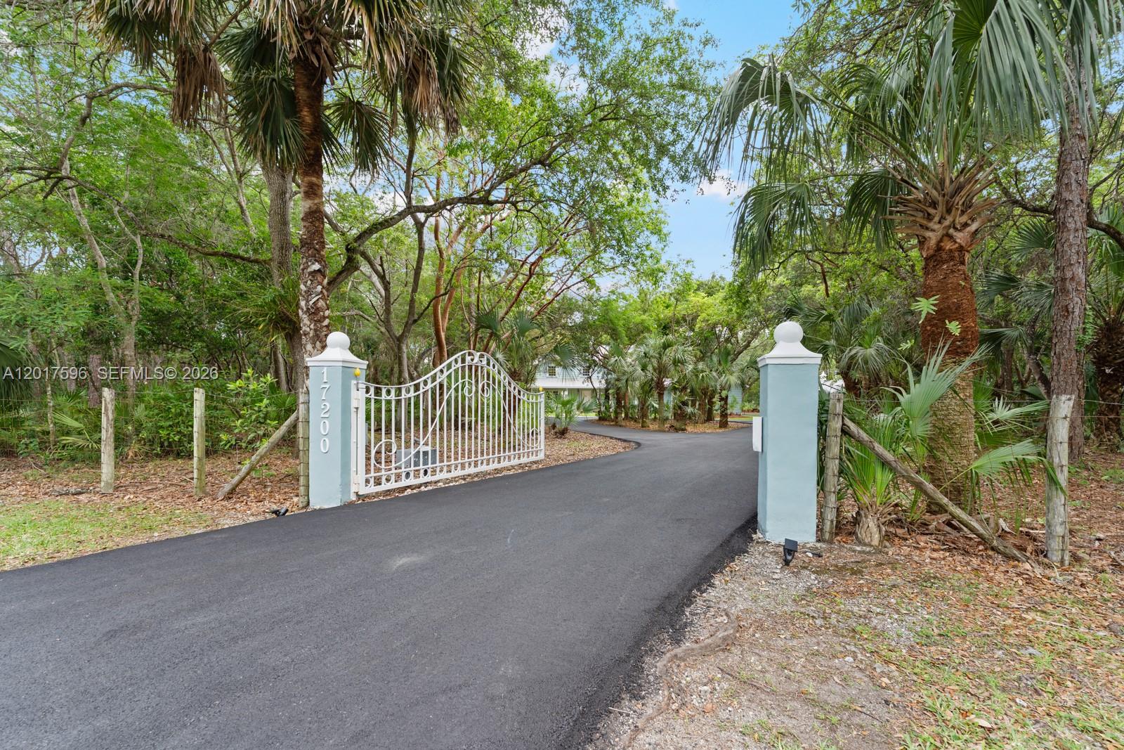 REDLANDS - Residential