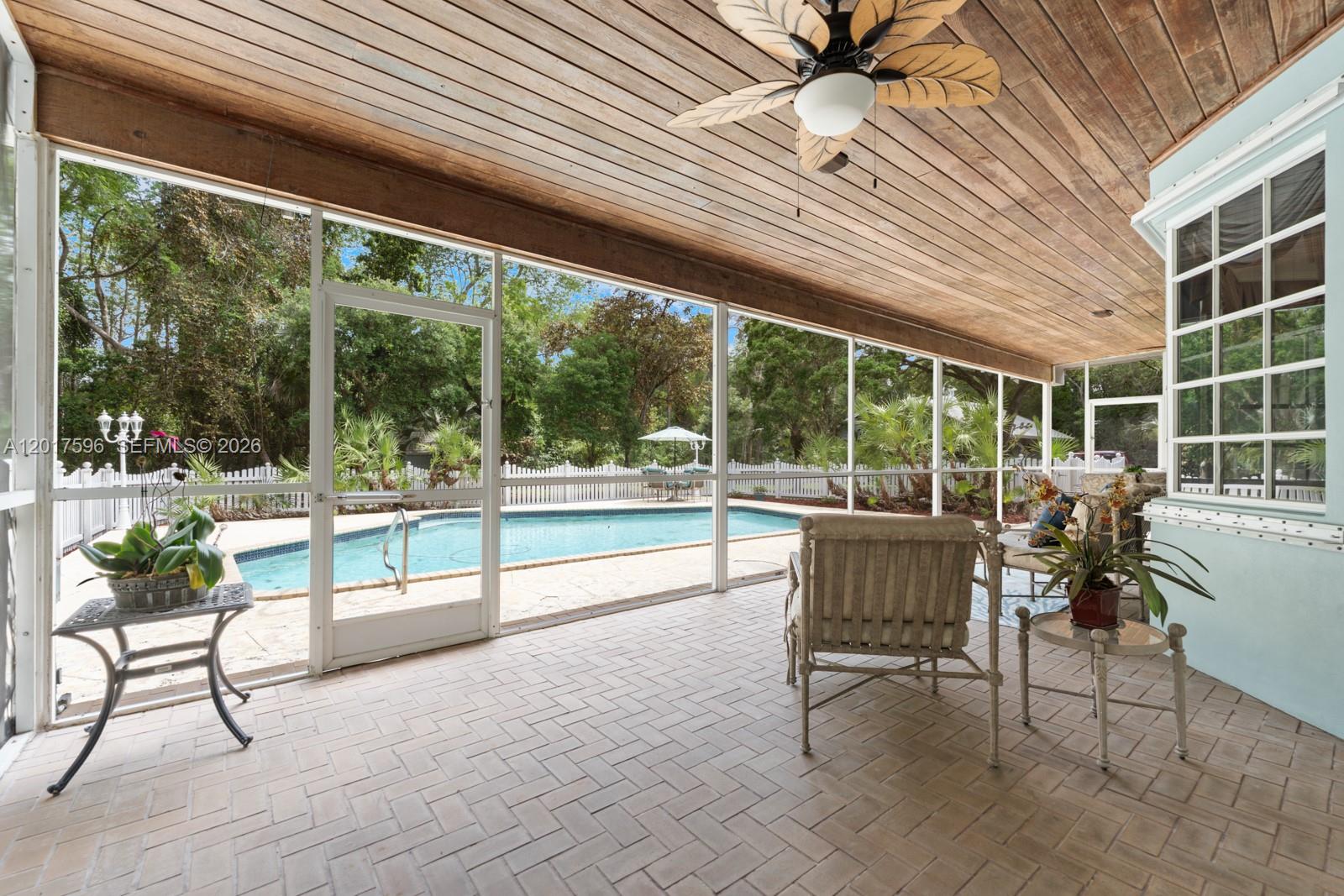 REDLANDS - Residential