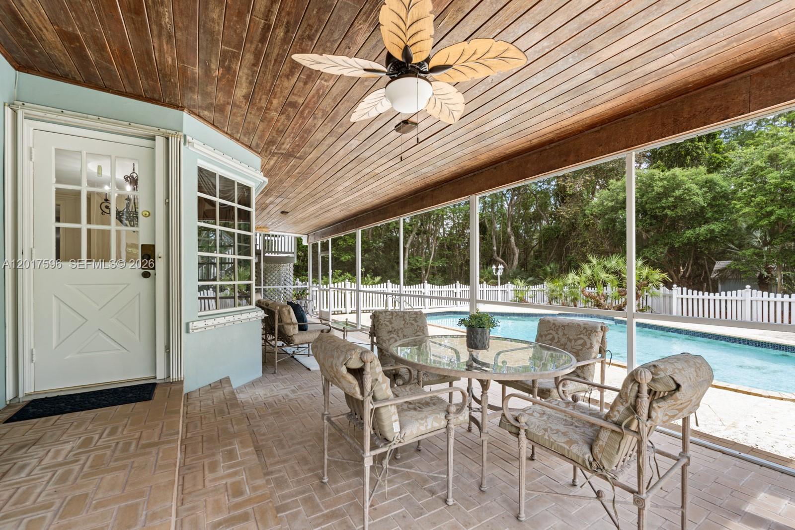 REDLANDS - Residential