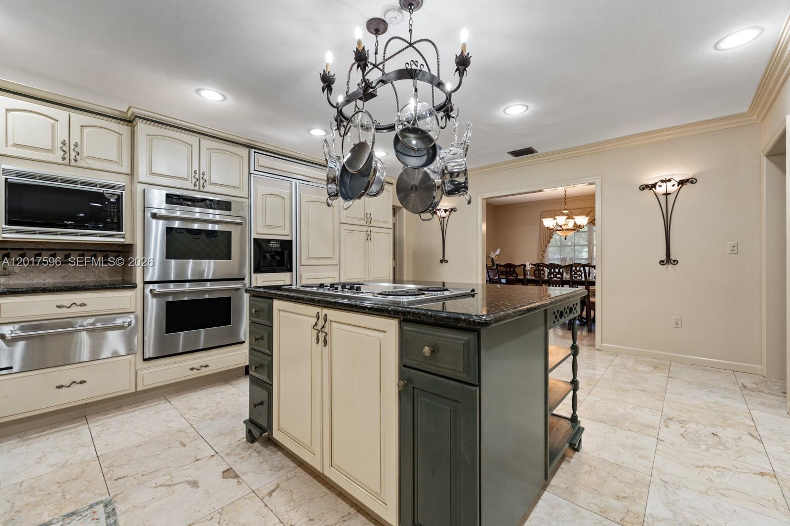 REDLANDS - Residential