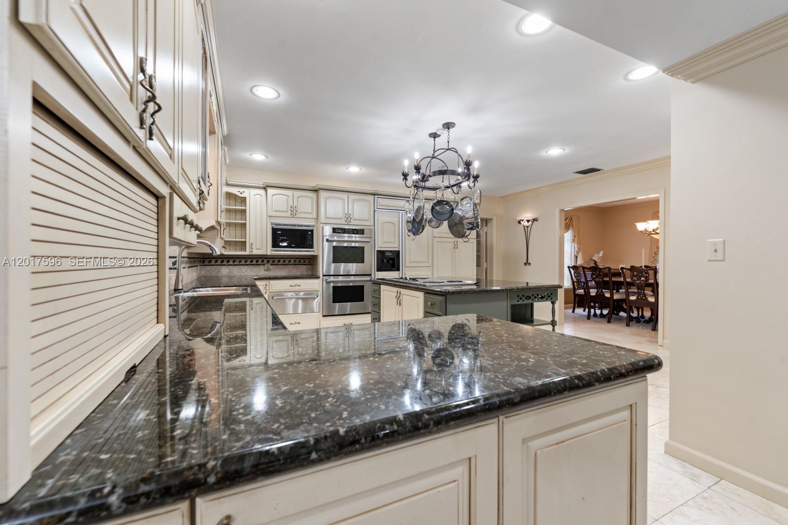 REDLANDS - Residential
