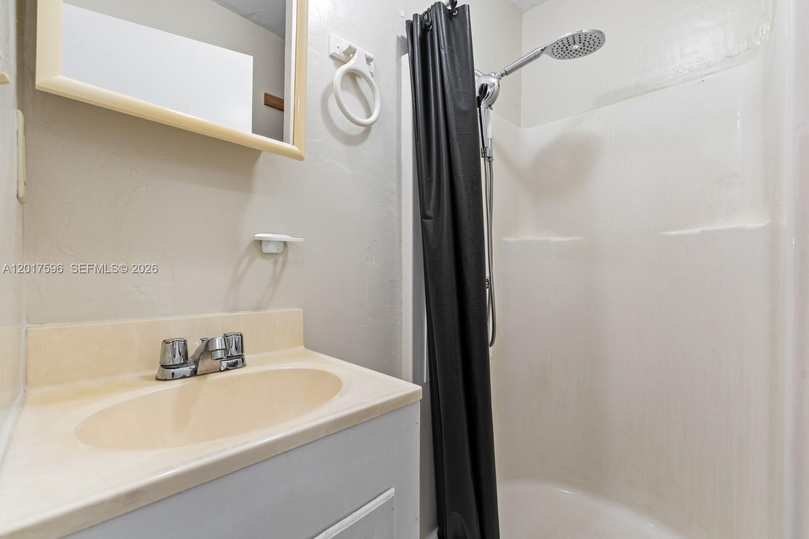 REDLANDS - Residential
