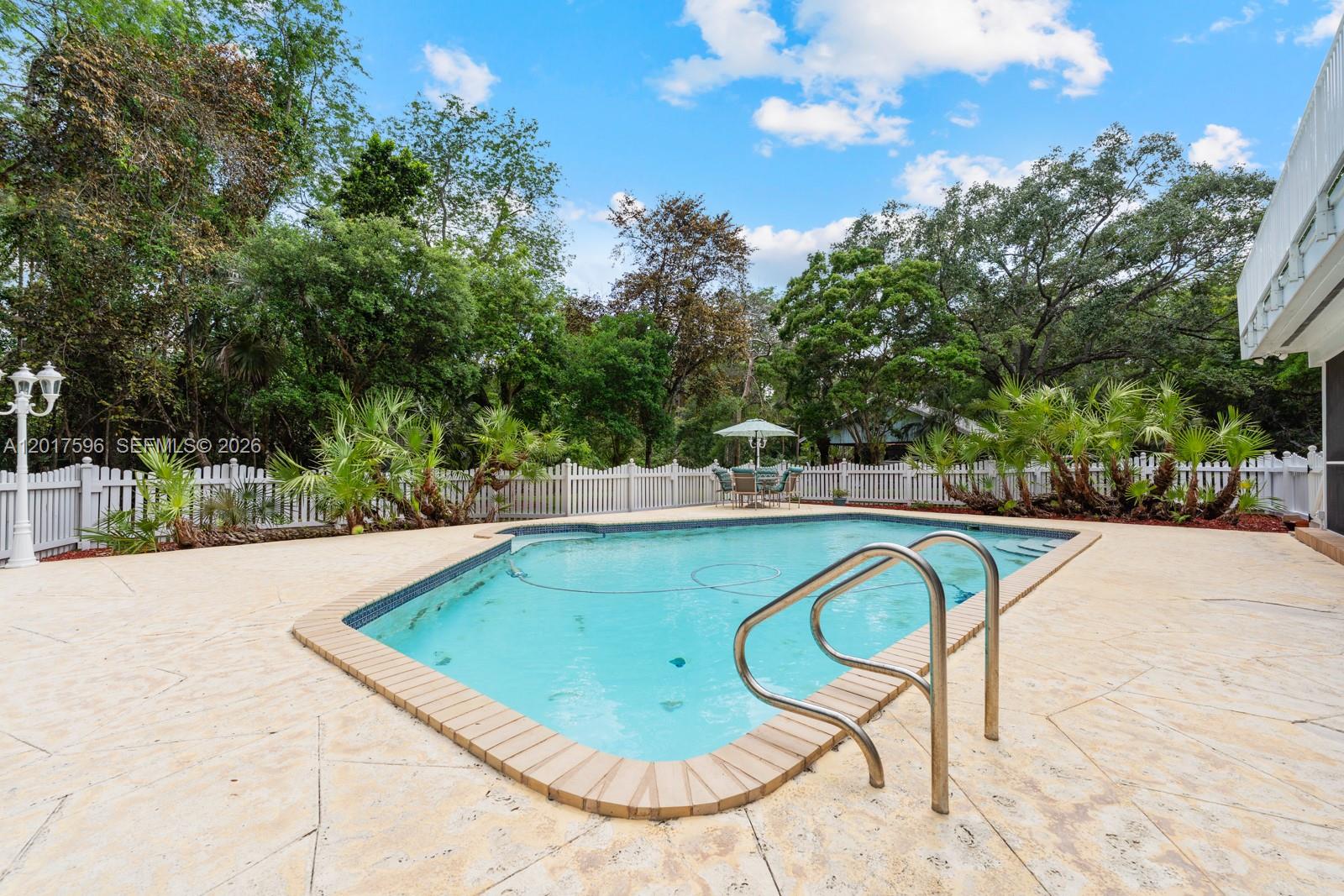 REDLANDS - Residential