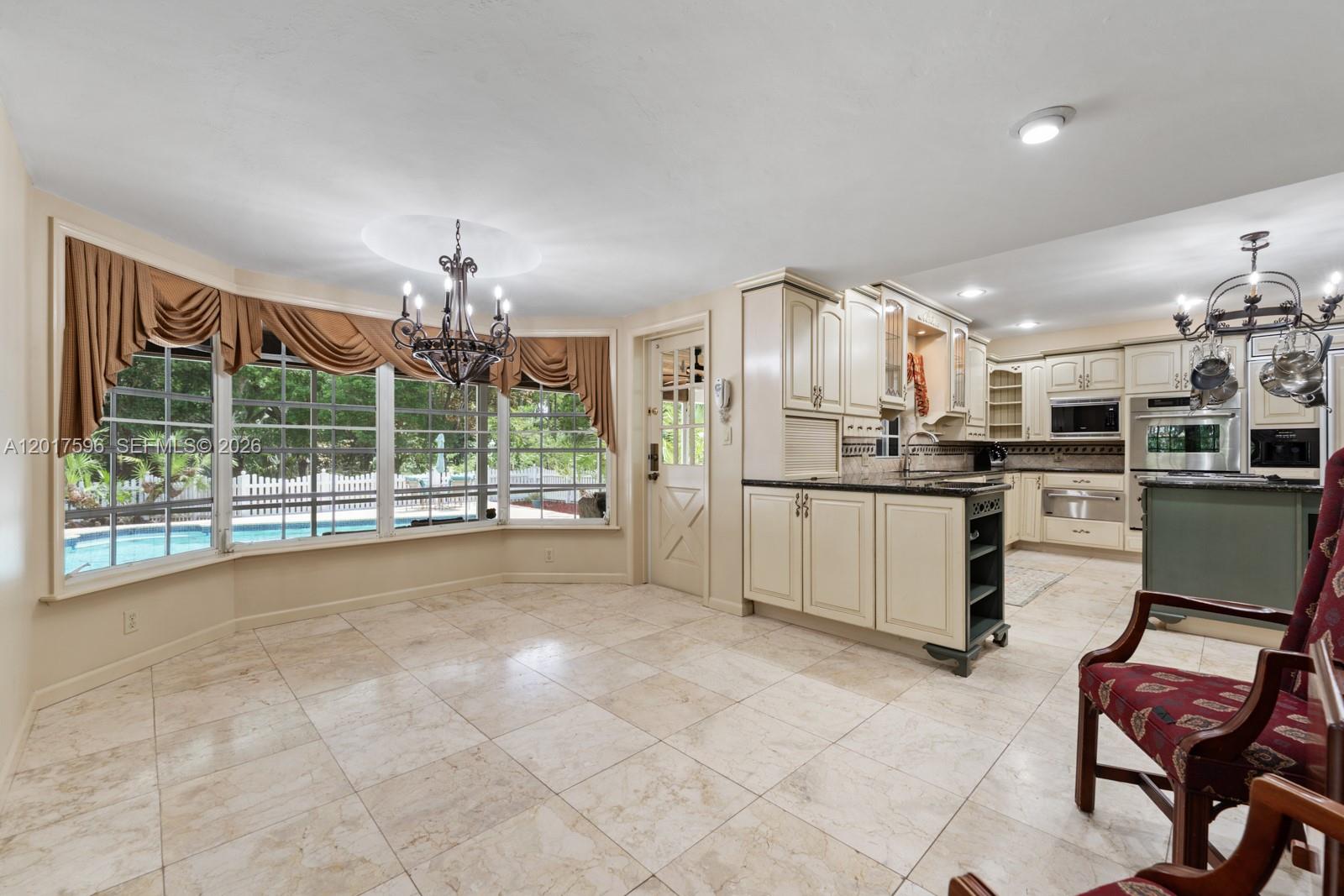 REDLANDS - Residential