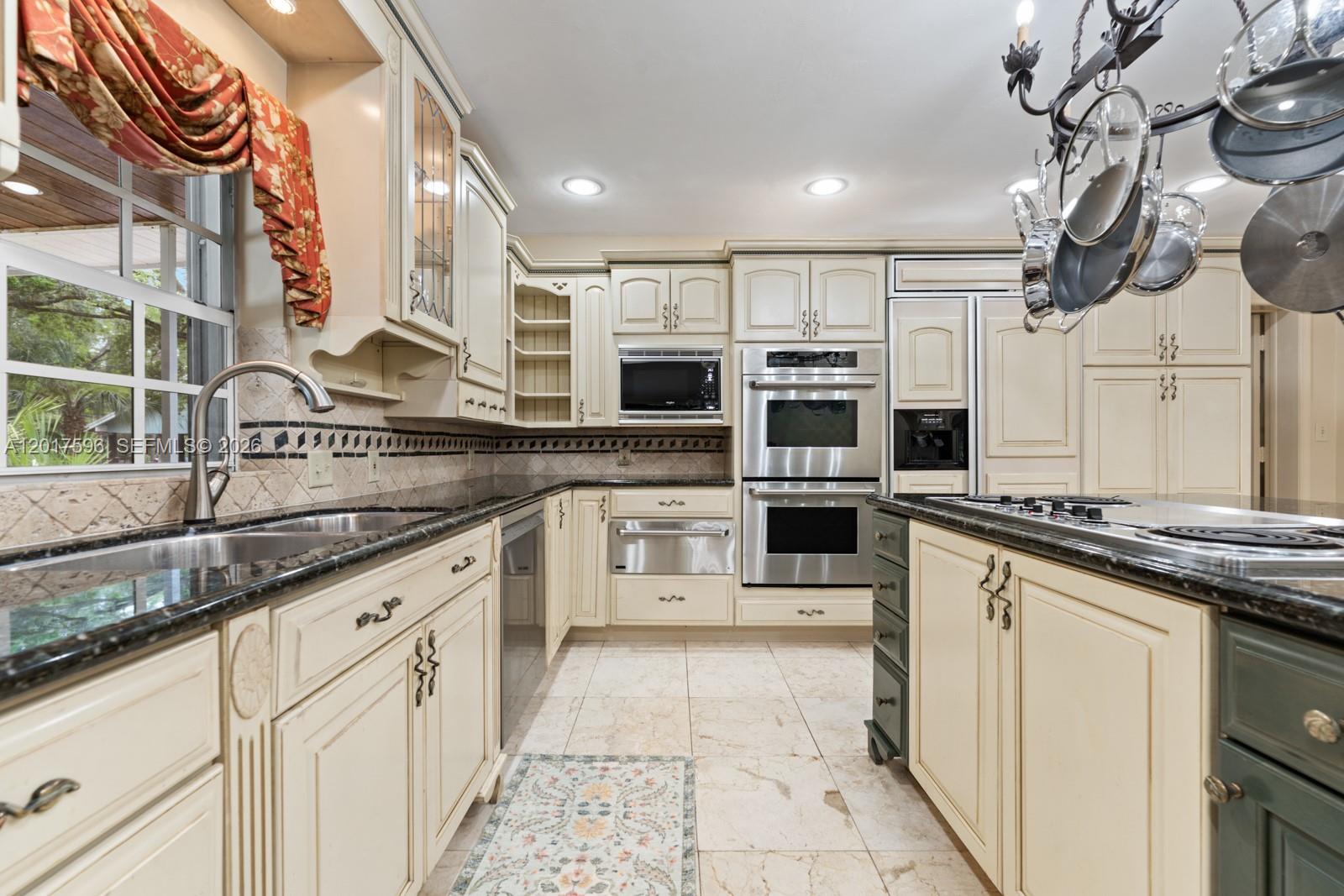 REDLANDS - Residential