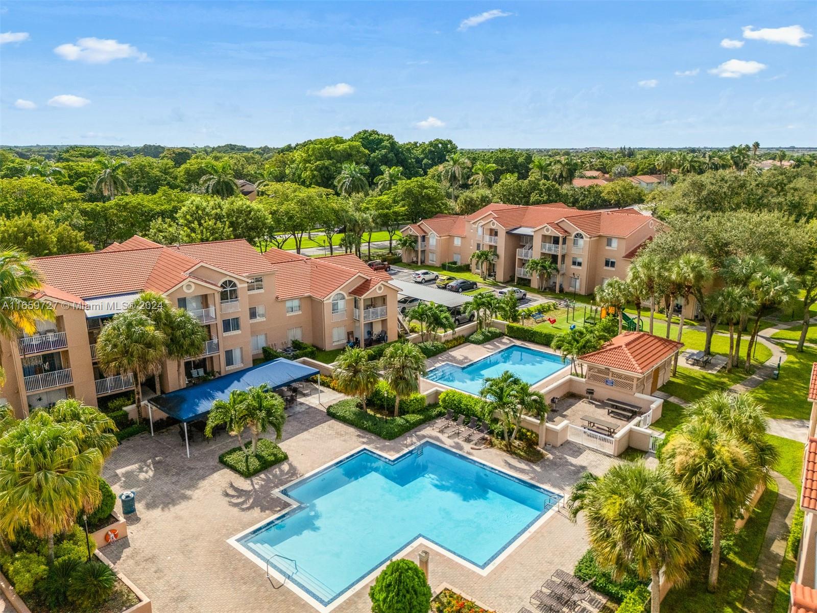 ROYAL PALM PLACE - Residential