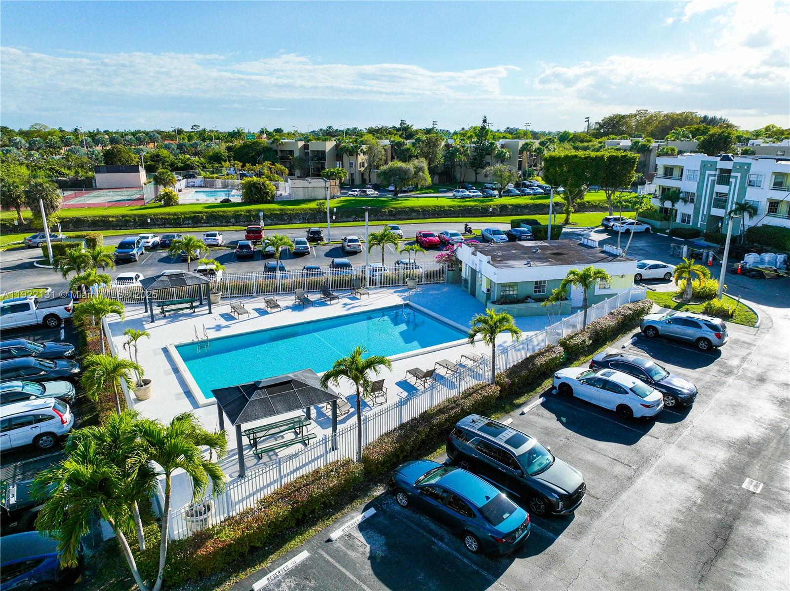 PALM COVE COND - Residential