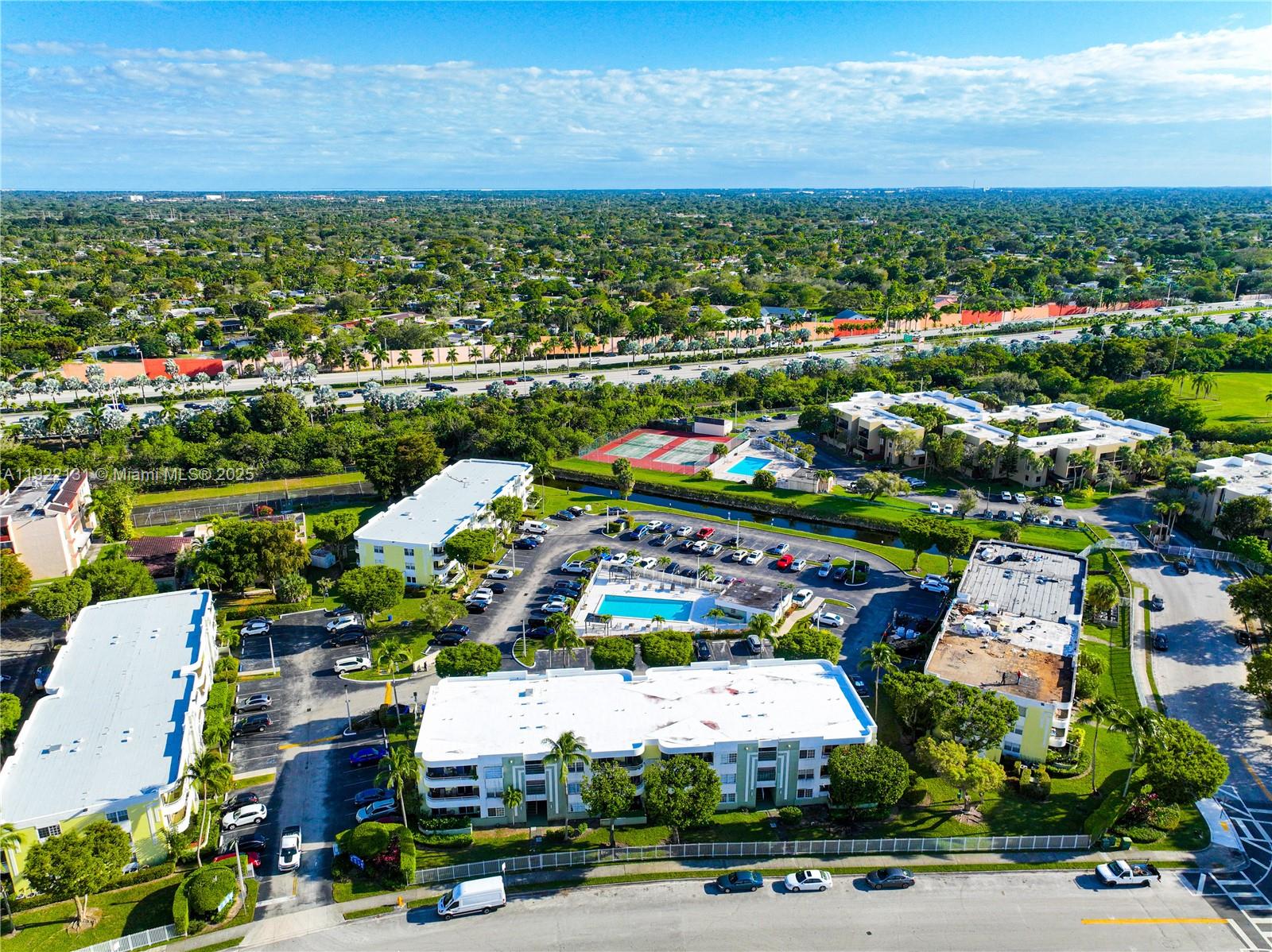 PALM COVE COND - Residential