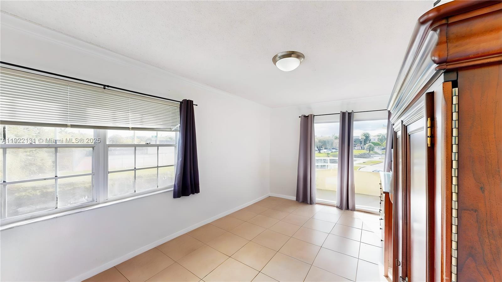 PALM COVE COND - Residential