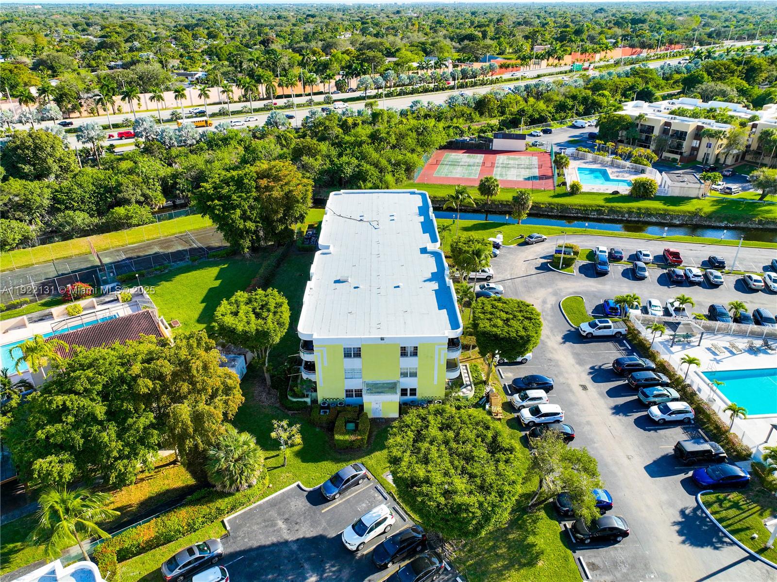 PALM COVE COND - Residential