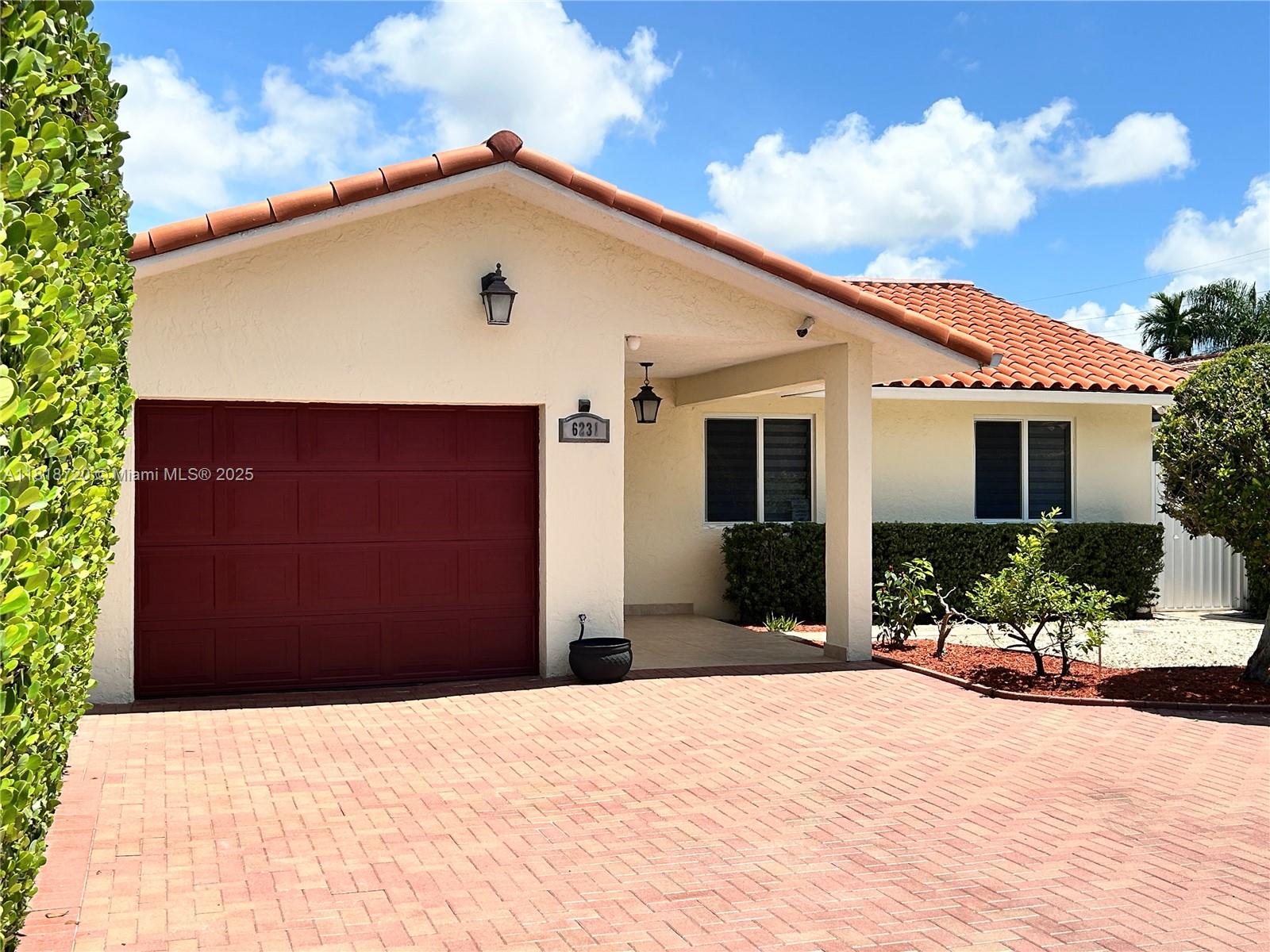 Property for Sale at 6231 Sw 27th St, Miami, Broward County, Florida - Bedrooms: 4 
Bathrooms: 4.5  - $999,000