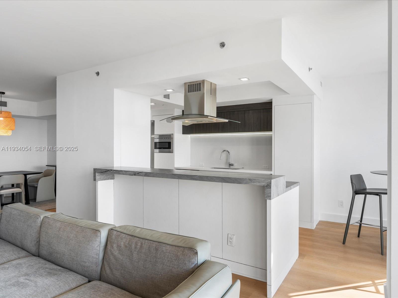 2000 ISL BLVD WILLIAMS IS - Residential