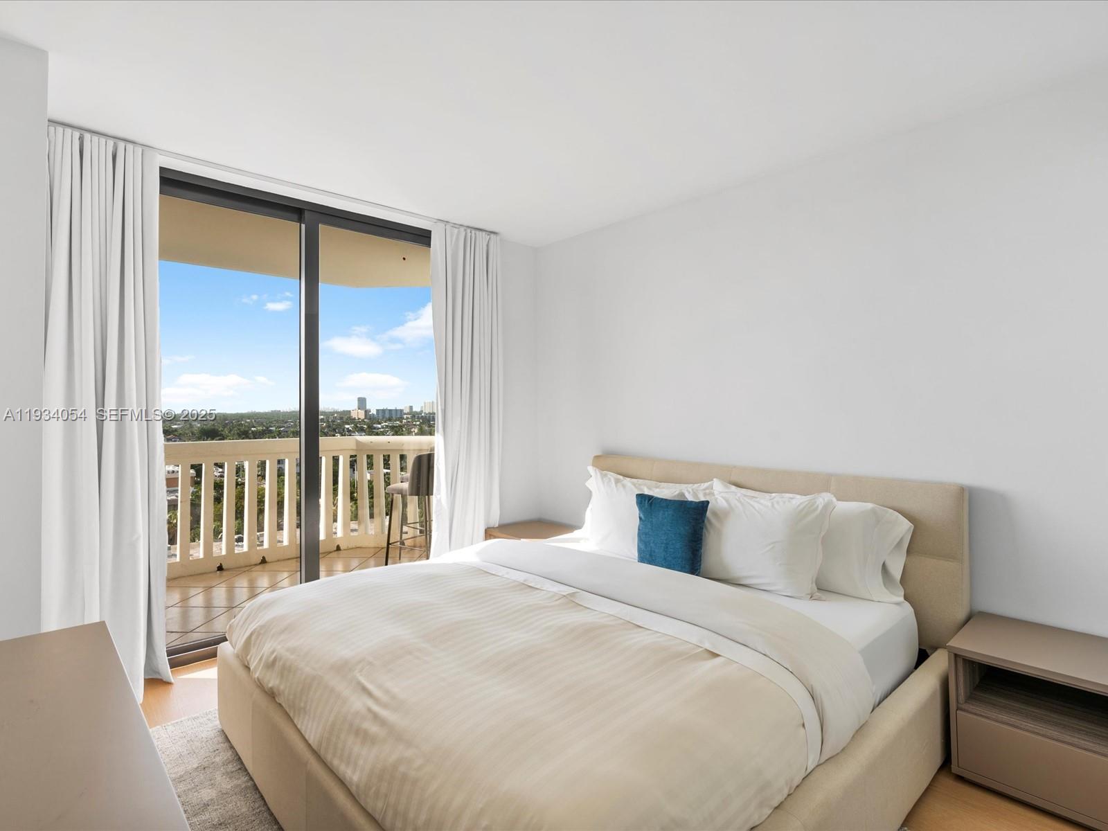 2000 ISL BLVD WILLIAMS IS - Residential