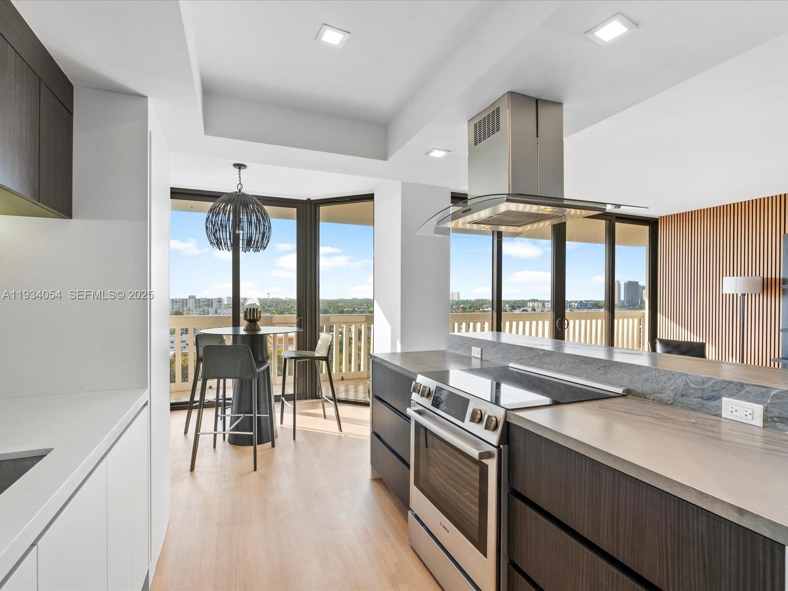 2000 ISL BLVD WILLIAMS IS - Residential