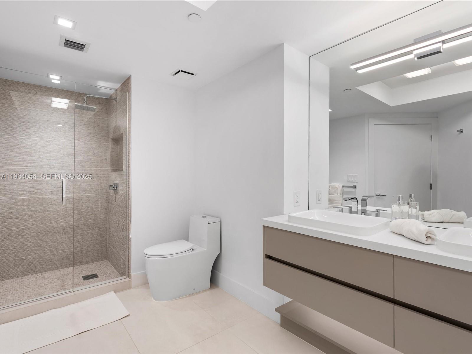 2000 ISL BLVD WILLIAMS IS - Residential