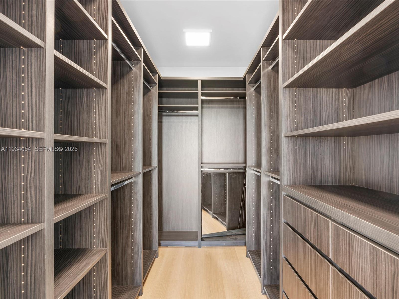 2000 ISL BLVD WILLIAMS IS - Residential