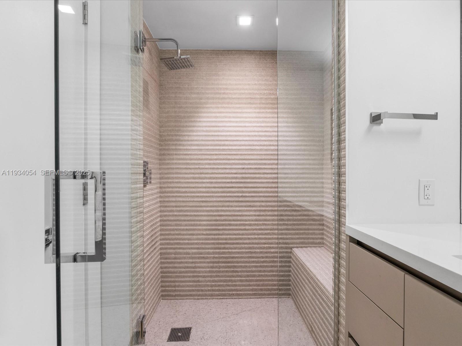 2000 ISL BLVD WILLIAMS IS - Residential