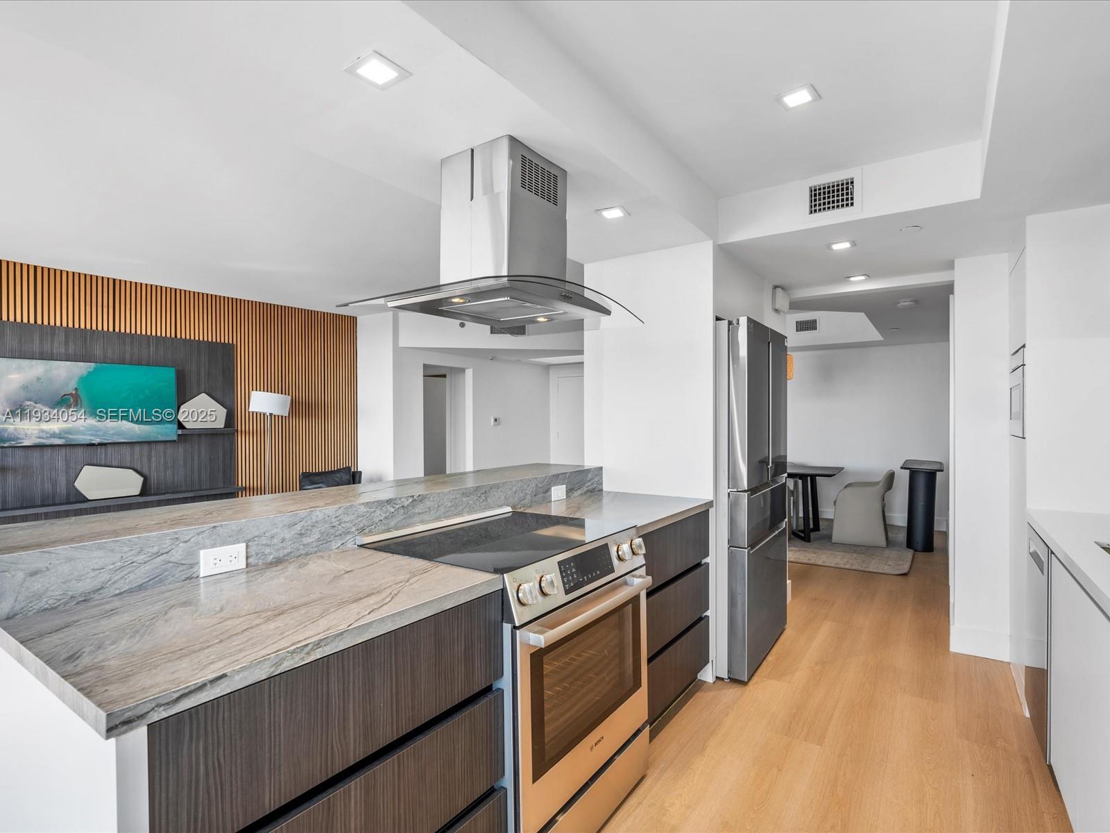 2000 ISL BLVD WILLIAMS IS - Residential