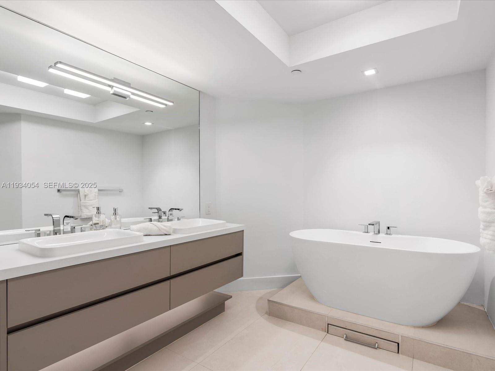 2000 ISL BLVD WILLIAMS IS - Residential