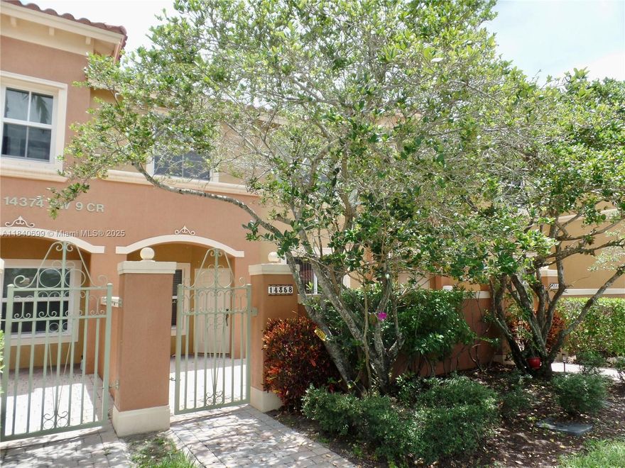 2 BEDROOM, 2.5 BATHROOM TOWNHOUSE WITH PRIVATE COURTYARD ENTRY. GRANITE COUNTERTOPS, NICE
CABINETS, STAINLESS STEEL APPLIANCES. TILE DOWNSTAIRS AND NEWLY INSTALLED LAMINATE WOOD FLOORS UPSTAIRS. FULL SIZE WASHER & DRYER.  LARGE WALK-IN CLOSET IN MASTER BATHROOM. SPACIOUS FAMILY ROOM. EXTRA LINEN CLOSETS. COMMUNITY FEATURES GATED ENTRANCE & COMMUNITY POOL. LOCATED WITHIN WALKING DISTANCE FROM PEMBROKE GARDENS MALL WITH LOTS OF SHOPS AND RESTAURANTS. EASY ACCESS TO I-75 FOR COMMUTE. PROSPECTIVE TENANTS MUST SUBMIT CREDIT REPORT AND PROOF OF INCOME WITH RENTAL OFFER.