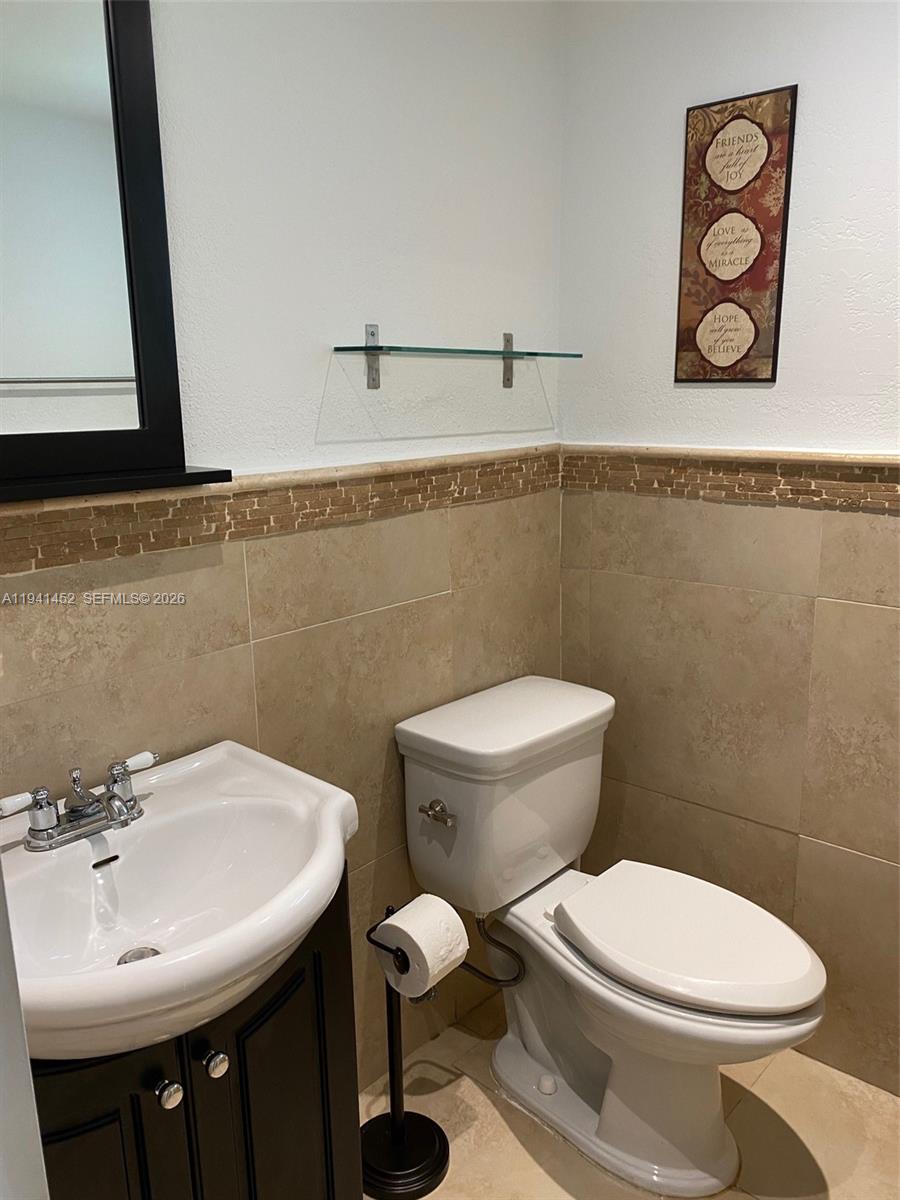 THE BEACH CLUB FONTAINEBL - Residential Lease