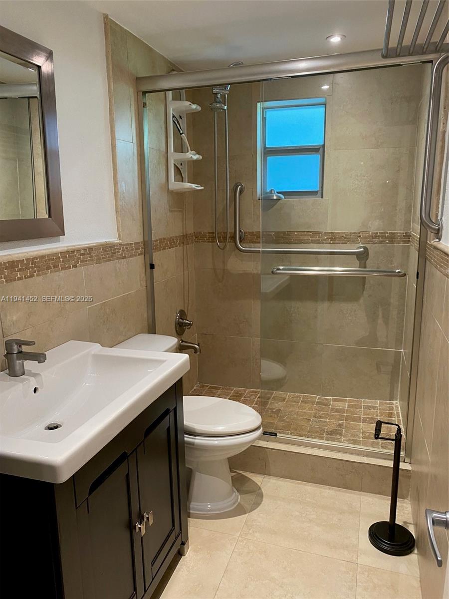 THE BEACH CLUB FONTAINEBL - Residential Lease