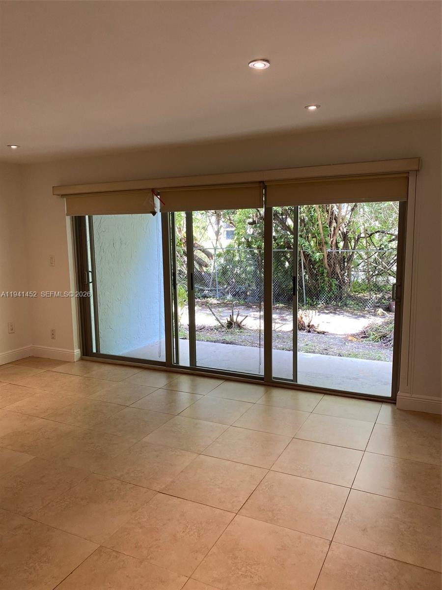 THE BEACH CLUB FONTAINEBL - Residential Lease