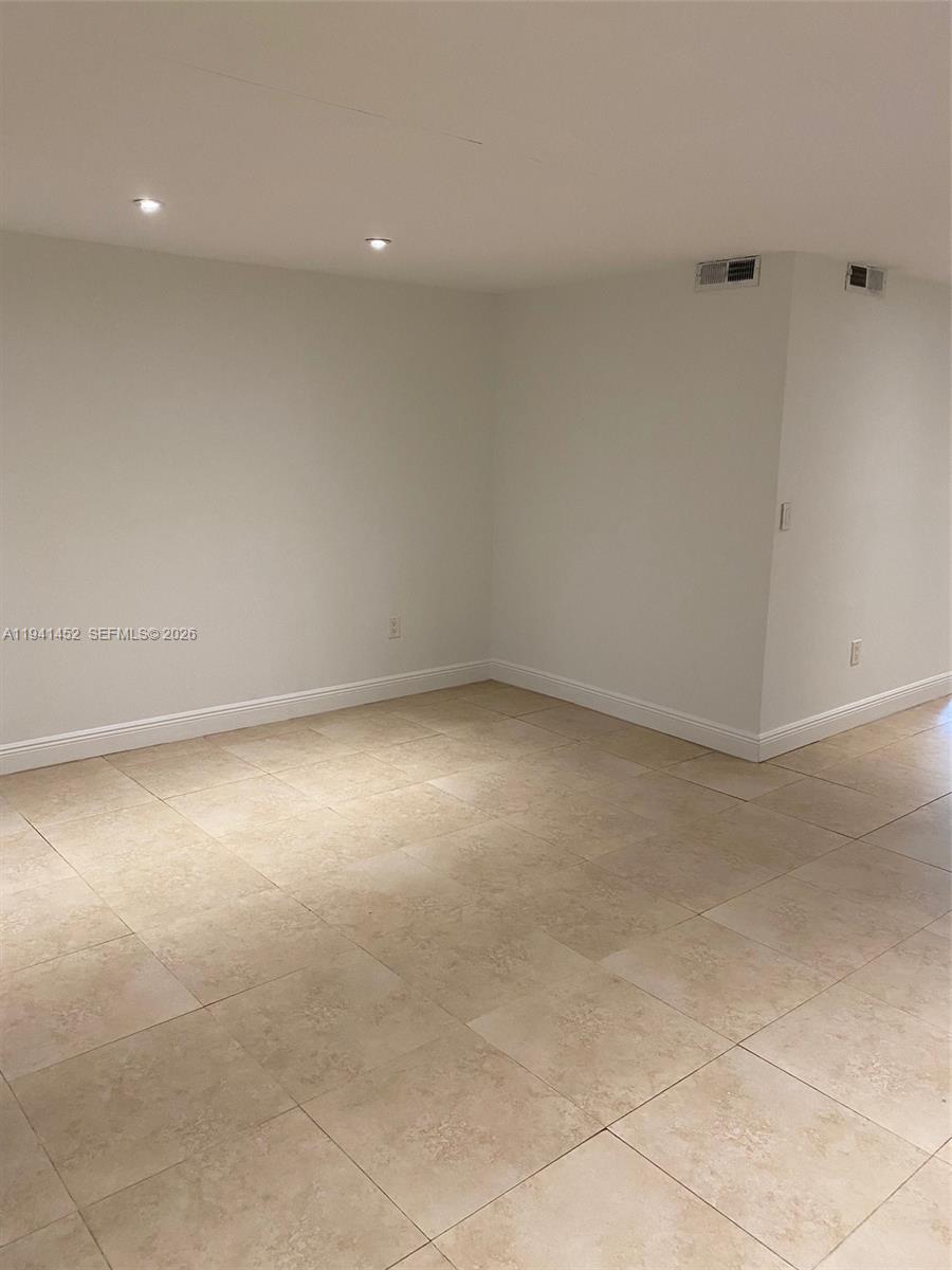 THE BEACH CLUB FONTAINEBL - Residential Lease