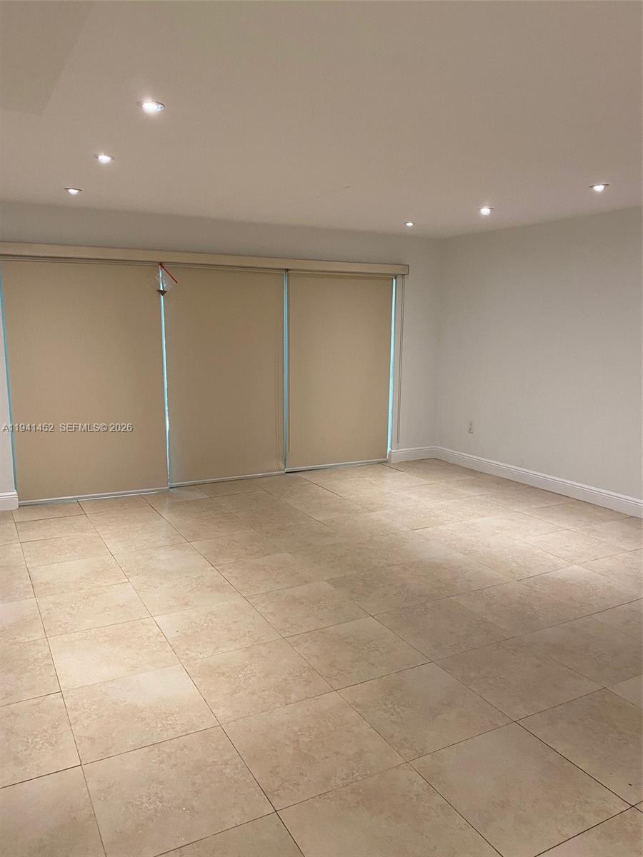 THE BEACH CLUB FONTAINEBL - Residential Lease