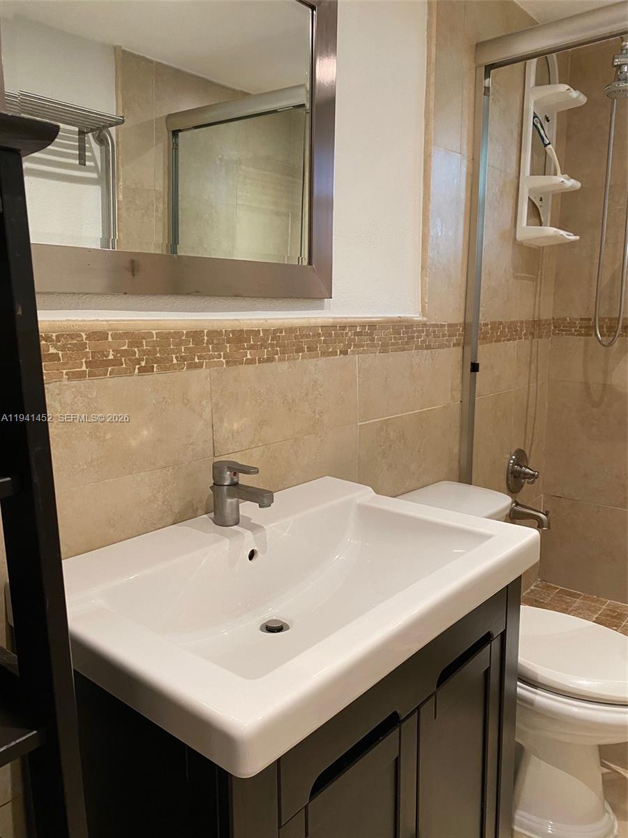 THE BEACH CLUB FONTAINEBL - Residential Lease