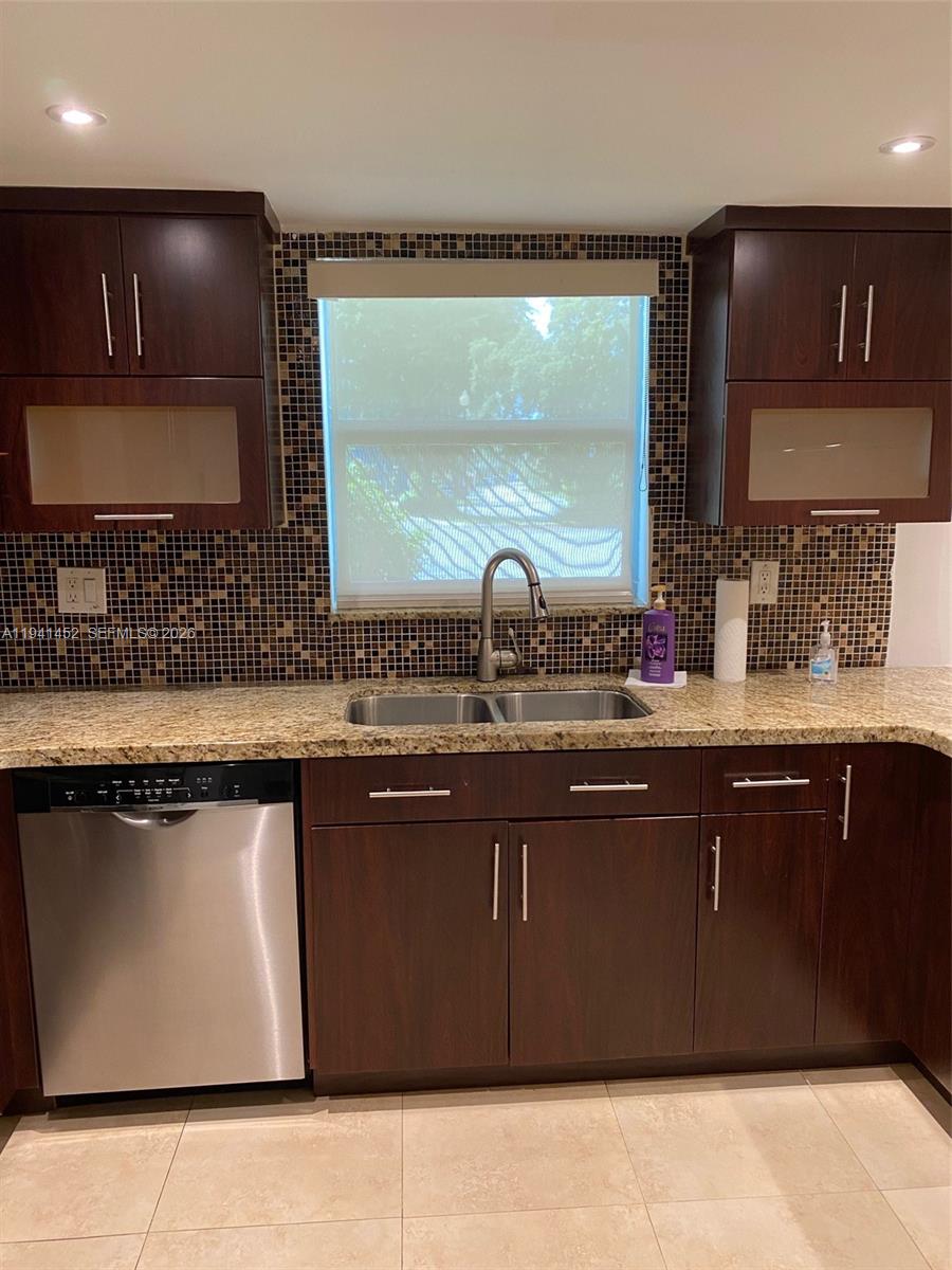 THE BEACH CLUB FONTAINEBL - Residential Lease