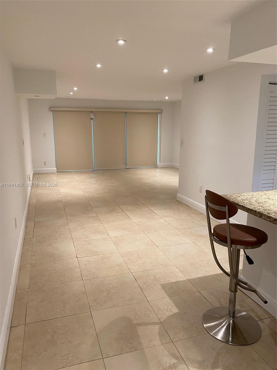 THE BEACH CLUB FONTAINEBL - Residential Lease