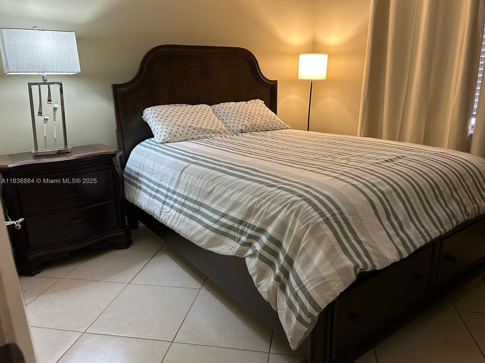 1206 Bahama Bnd F2