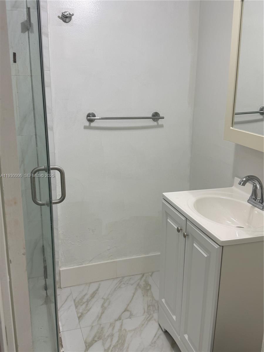 FOURTH HORIZONS CONDO - Residential Lease