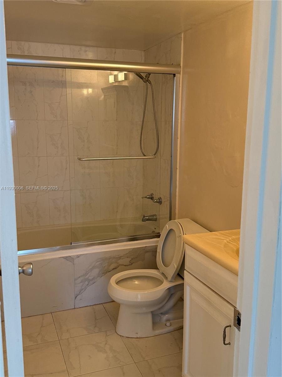 FOURTH HORIZONS CONDO - Residential Lease