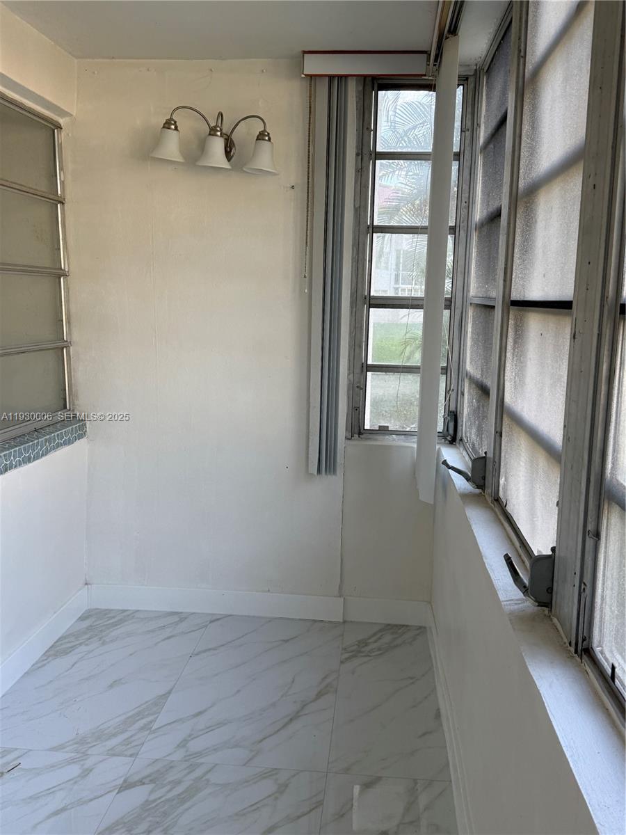 FOURTH HORIZONS CONDO - Residential Lease