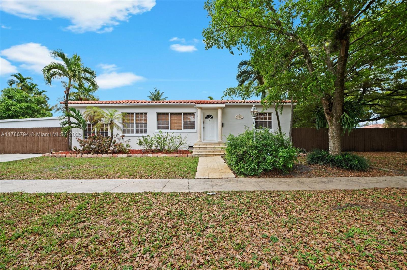 541 Lenape Dr, Miami Springs, Miami-Dade County, Florida - 3 Bedrooms  
2 Bathrooms - 