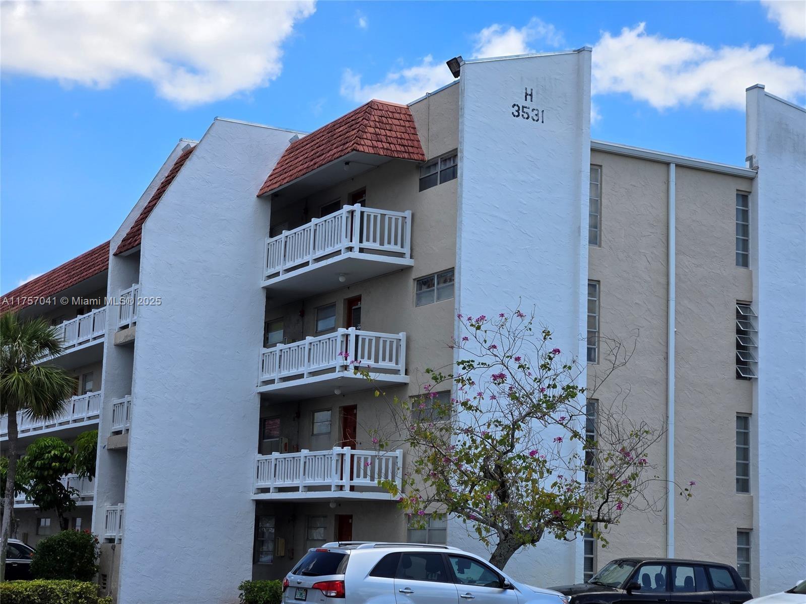 Property for Sale at 3531 Inverrary Dr 305, Lauderhill, Miami-Dade County, Florida - Bedrooms: 1 
Bathrooms: 2  - $75,500