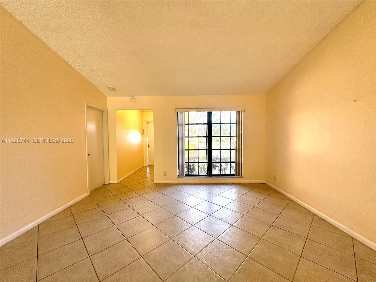 CORAL SPRINGS COUNTRY CLU - Residential