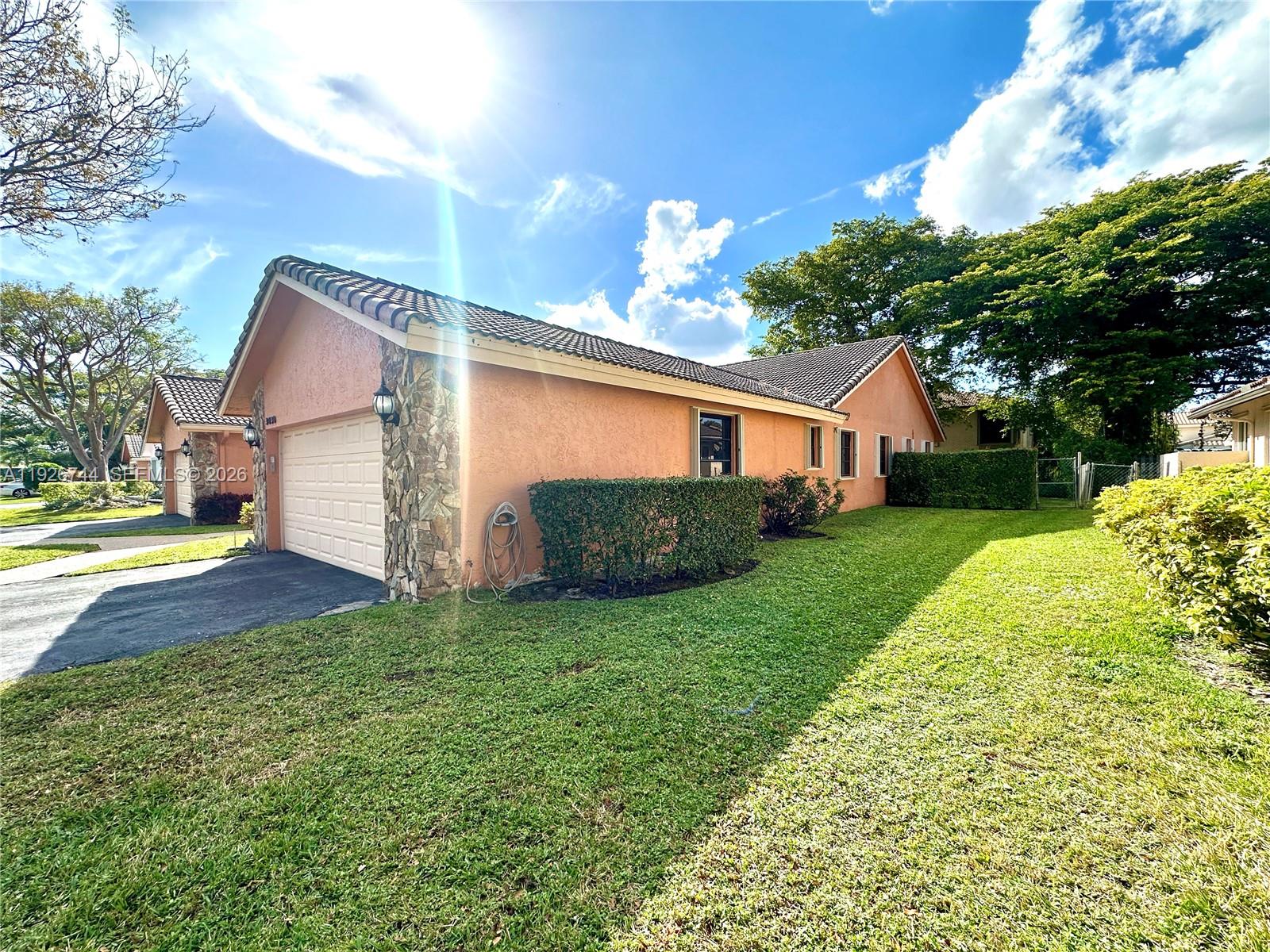 CORAL SPRINGS COUNTRY CLU - Residential