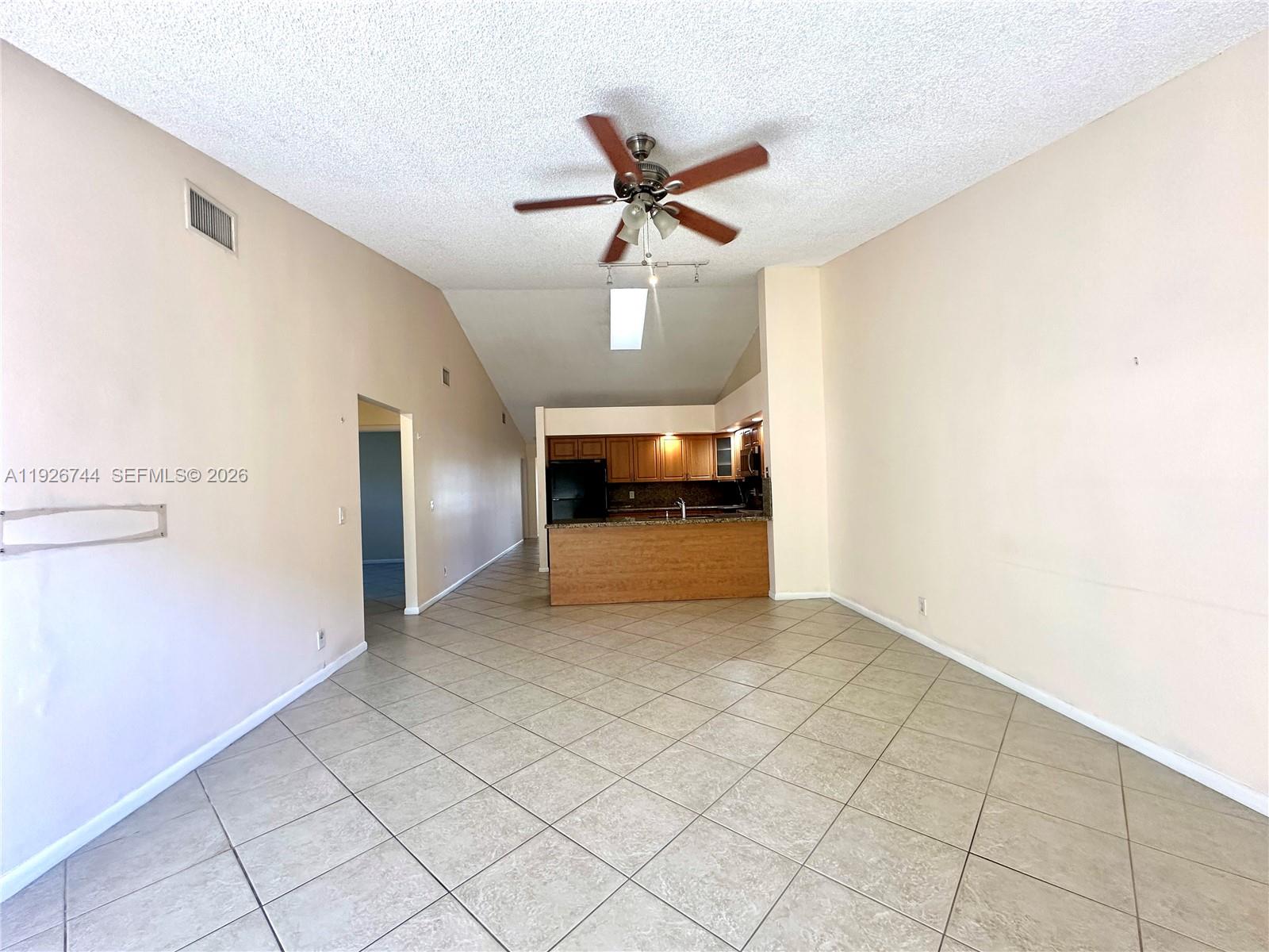 CORAL SPRINGS COUNTRY CLU - Residential