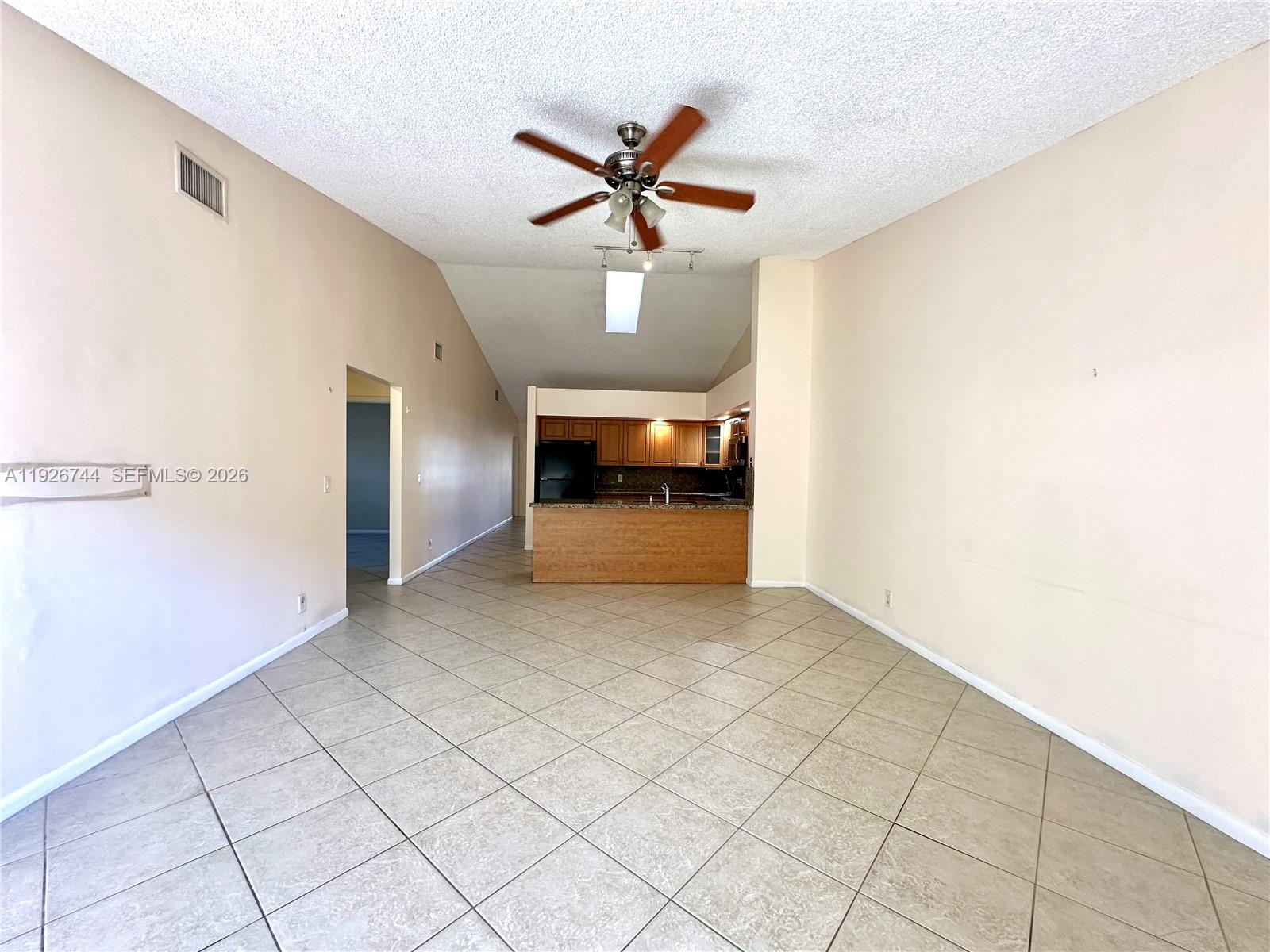 CORAL SPRINGS COUNTRY CLU - Residential