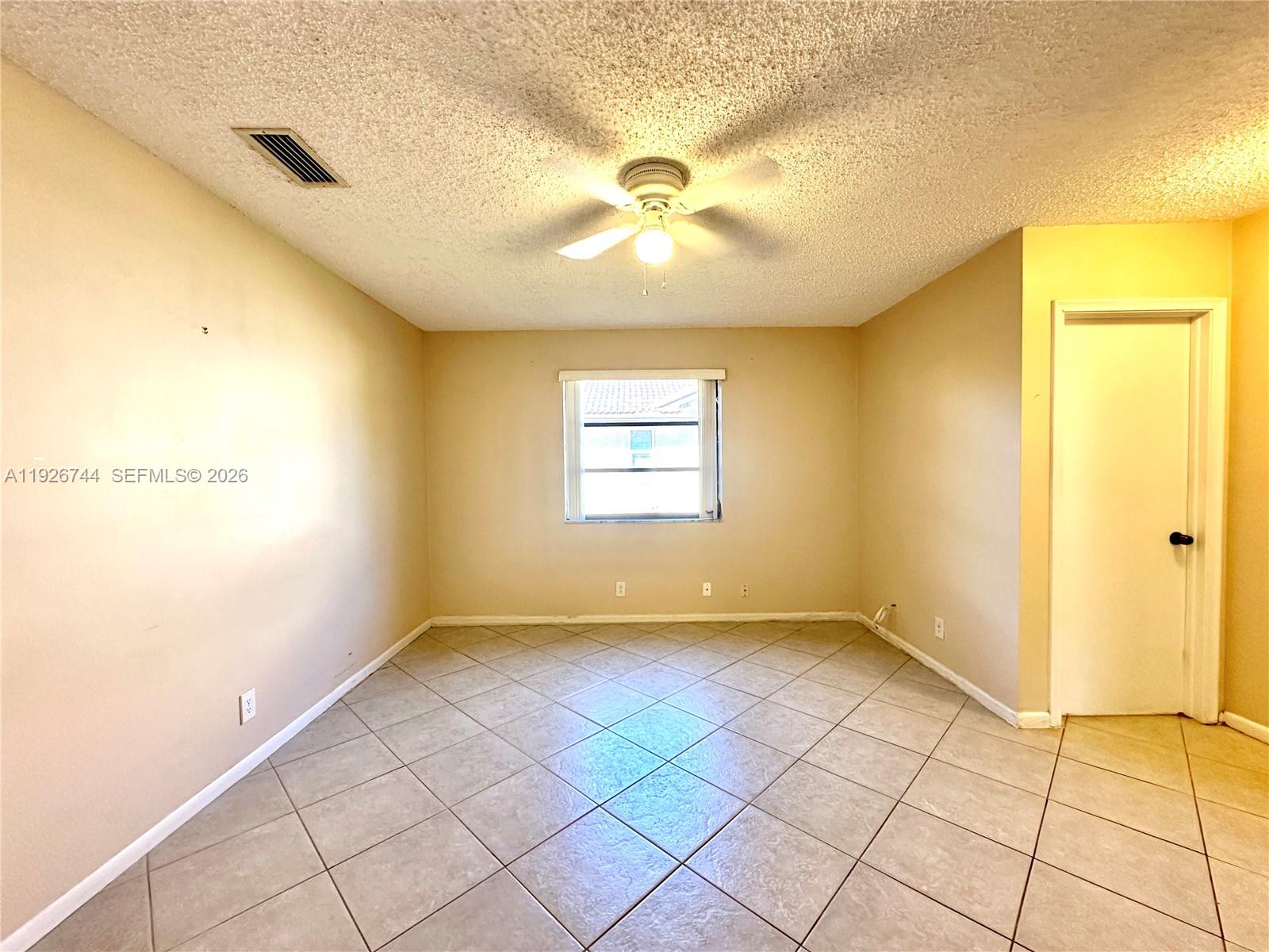 CORAL SPRINGS COUNTRY CLU - Residential
