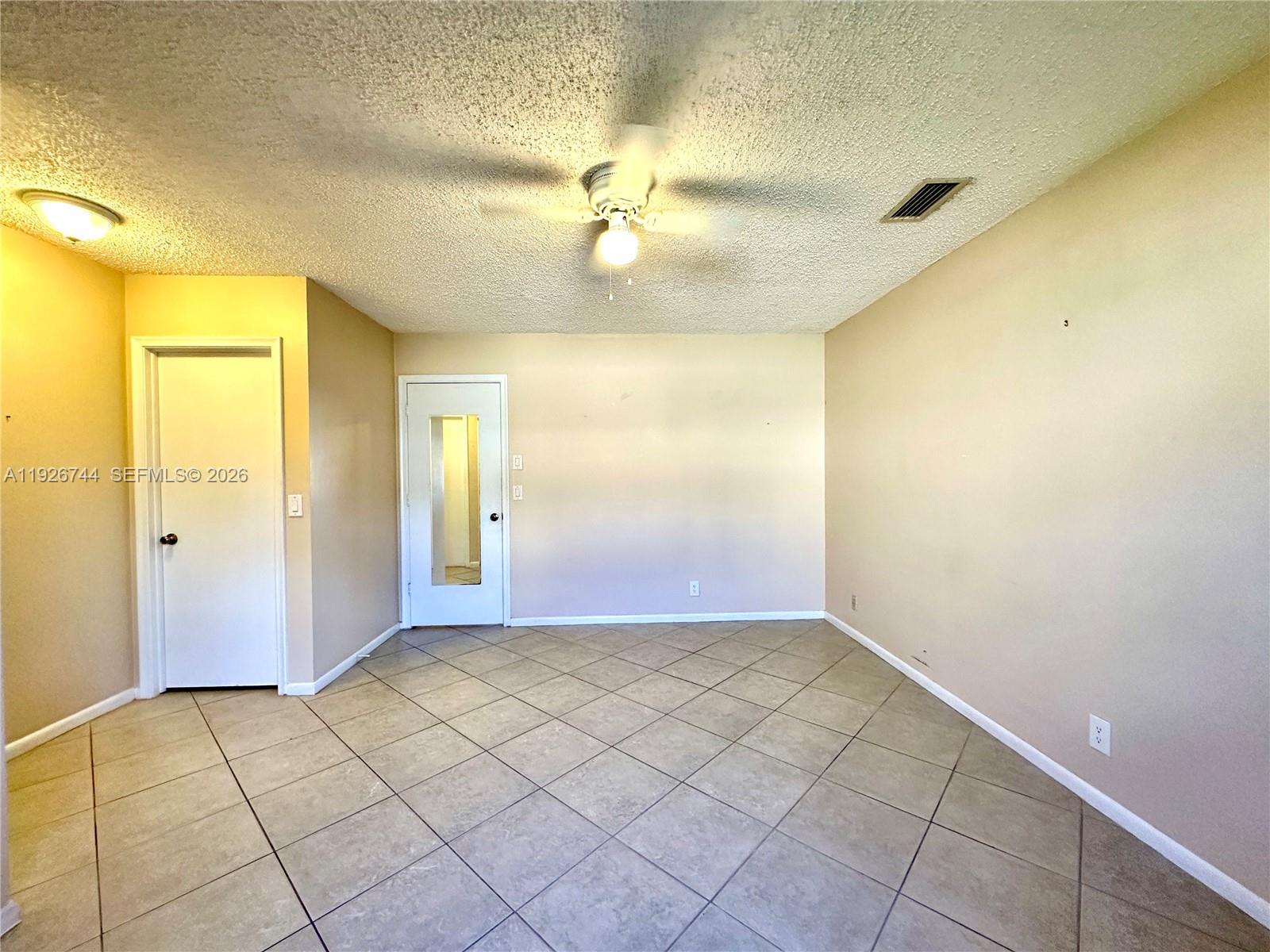 CORAL SPRINGS COUNTRY CLU - Residential