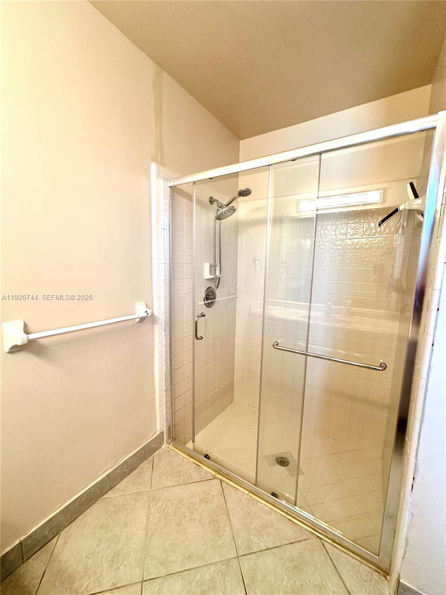 CORAL SPRINGS COUNTRY CLU - Residential