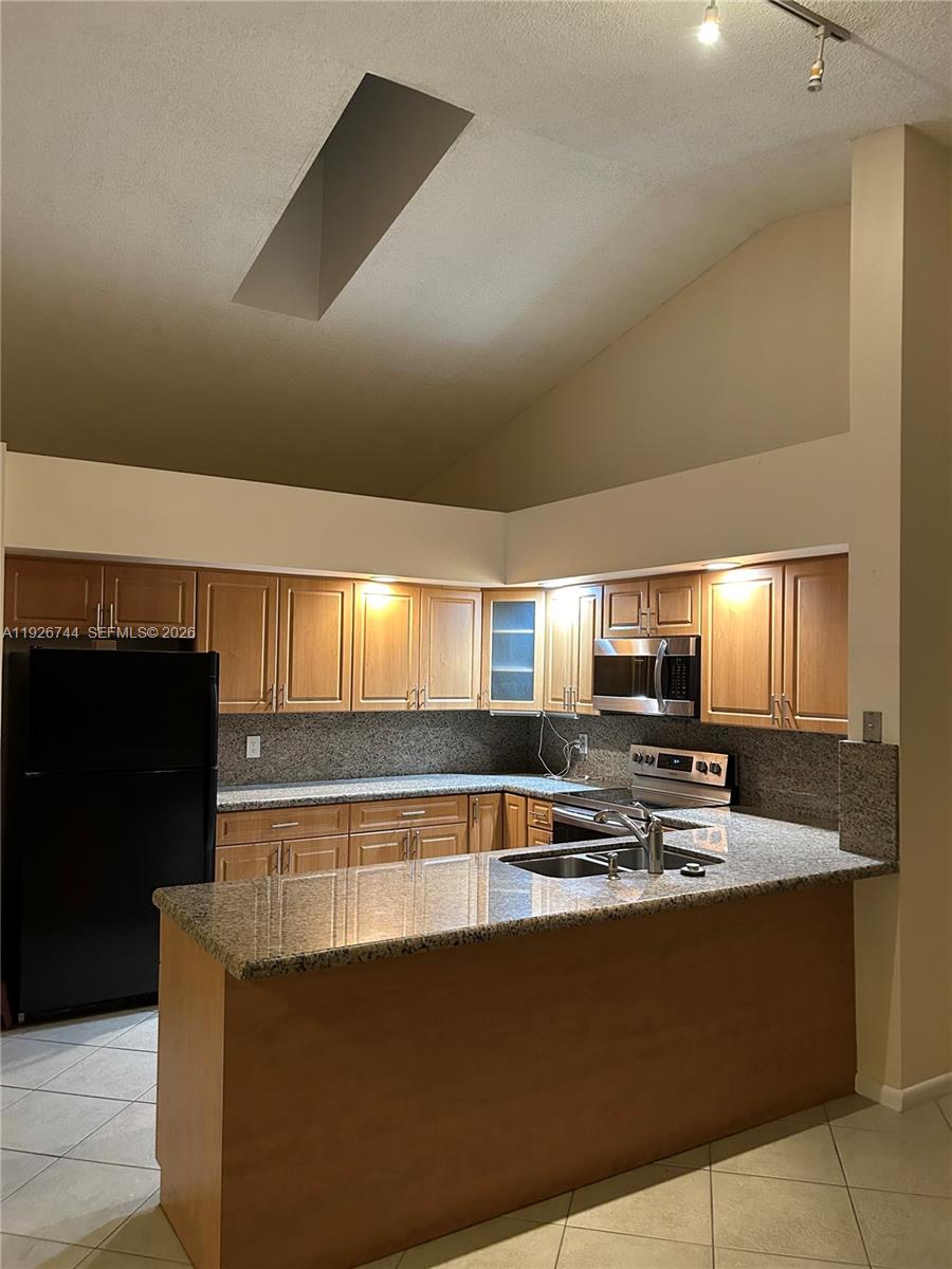 CORAL SPRINGS COUNTRY CLU - Residential