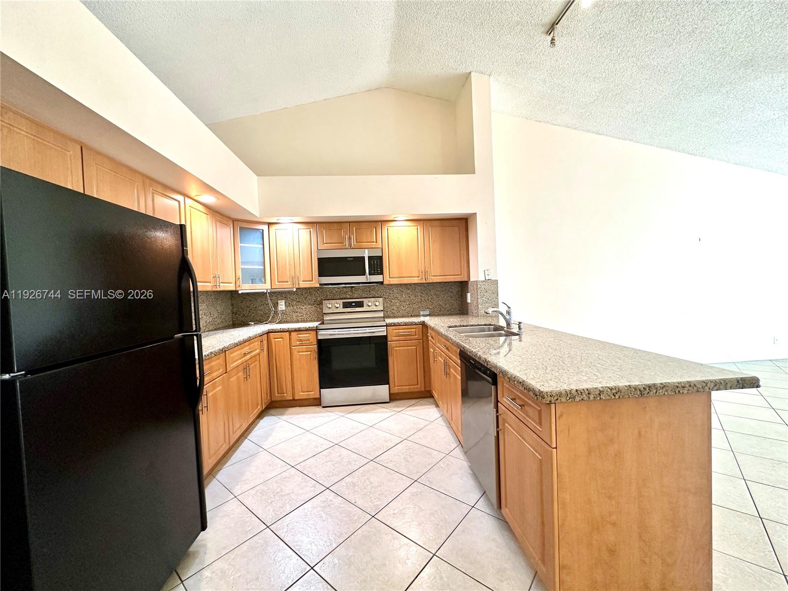 CORAL SPRINGS COUNTRY CLU - Residential