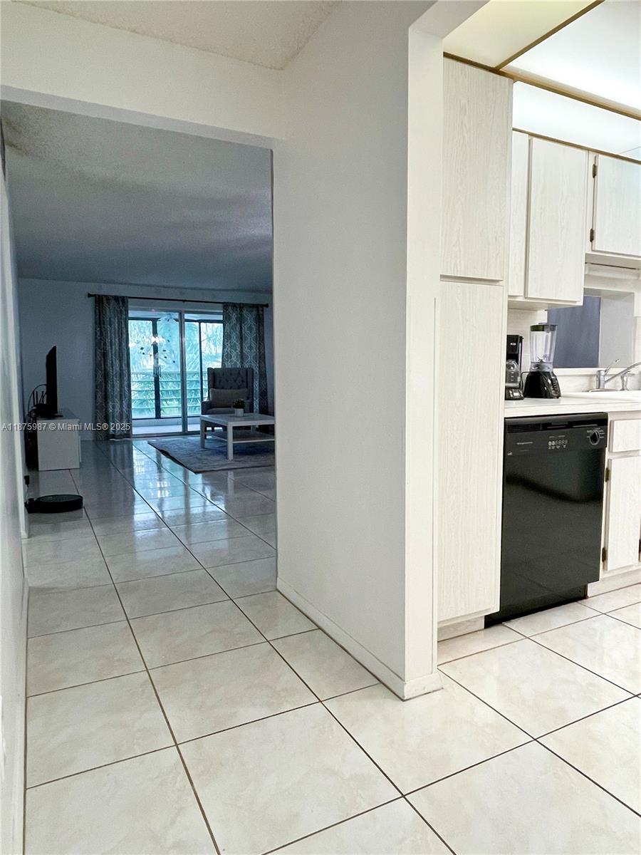 MEADOWBROOK LAKES VIEW - Residential Lease