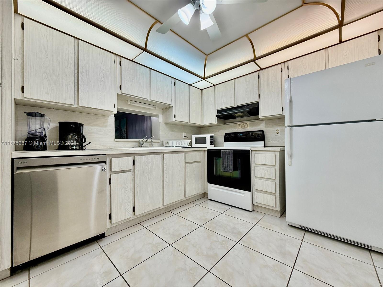 MEADOWBROOK LAKES VIEW - Residential Lease